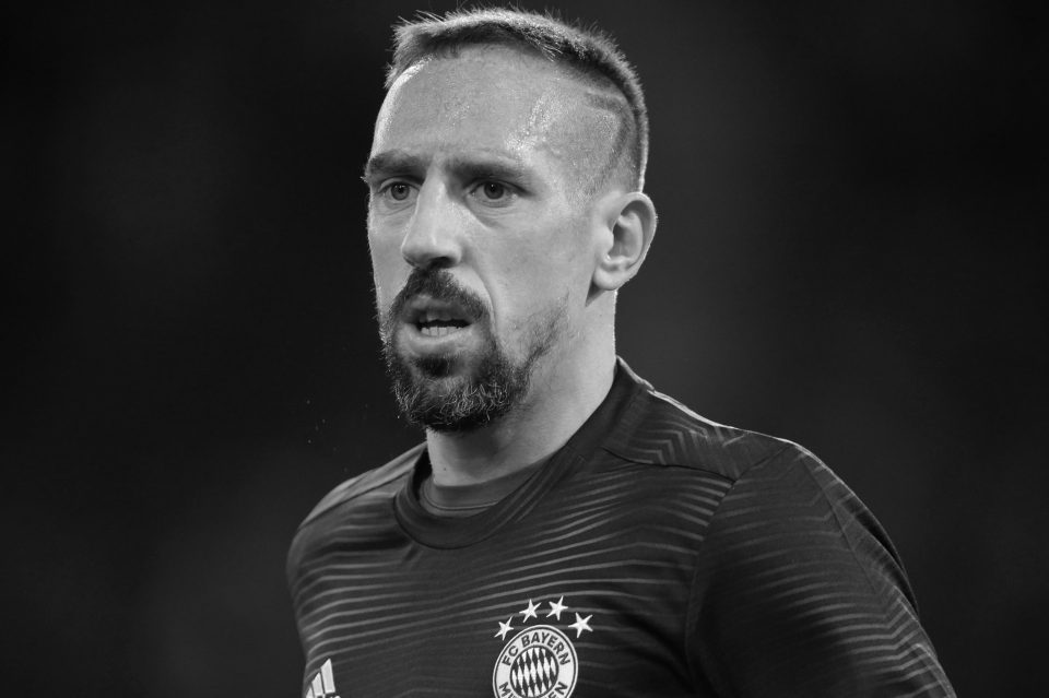 სახეში გაარტყა!