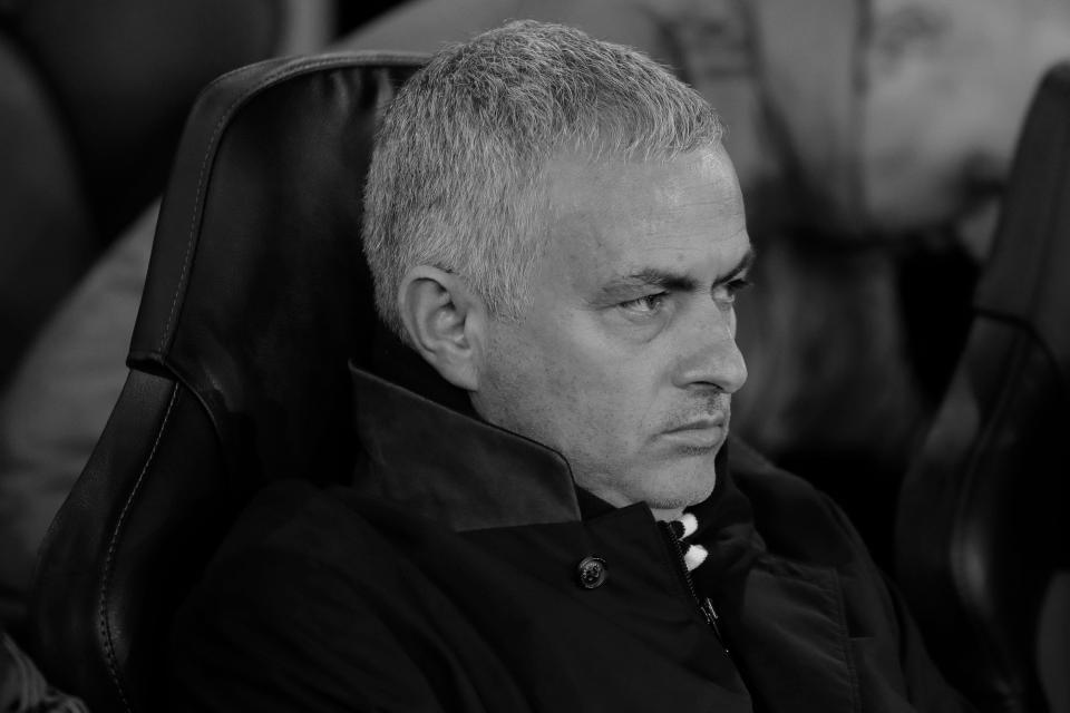 mu1 პოლ პოგბა ოთახში დადის და ხალხს აავადებს