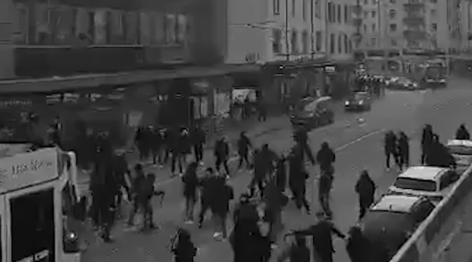 იტალიელები ალყაში