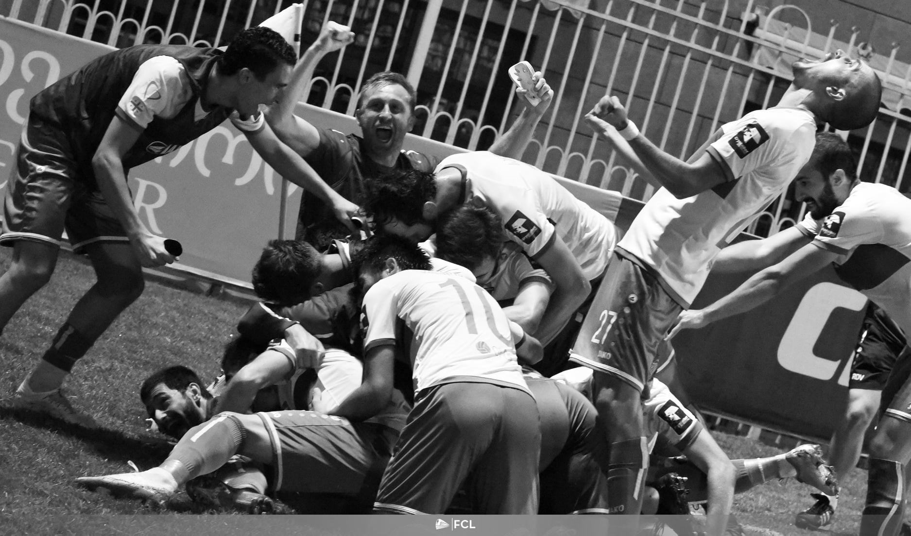 ლოკ ჩამოყარეთ…