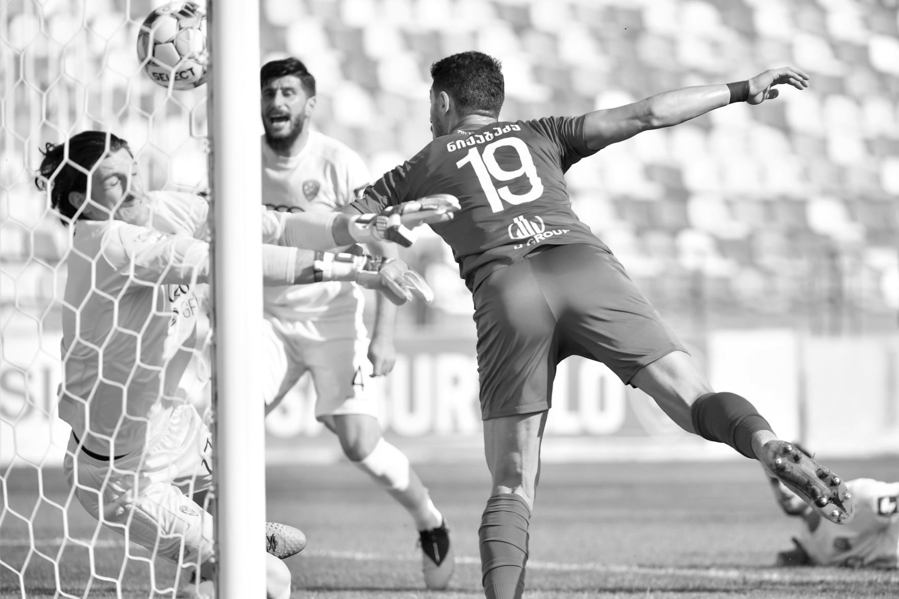 gol ერთი გადაიდო, მეორე – გადმოიდო…