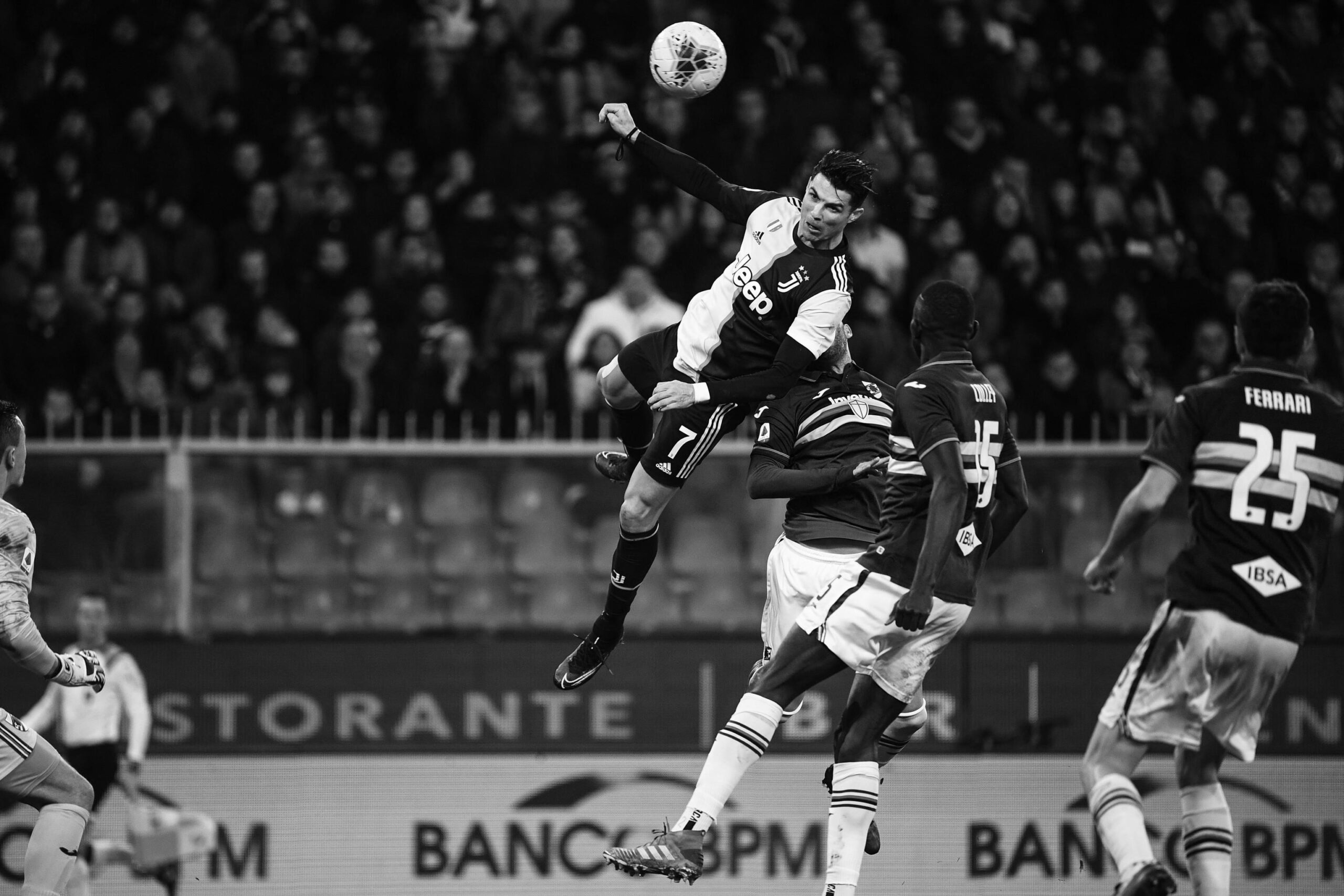 ro რონალდუს გადააფრინდა
