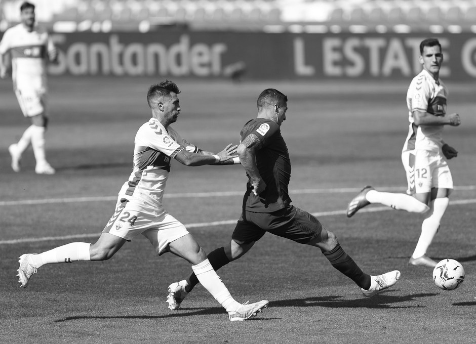 Atletico elche ატლეტიკოს გაუმართლა და პირველზე დარჩა