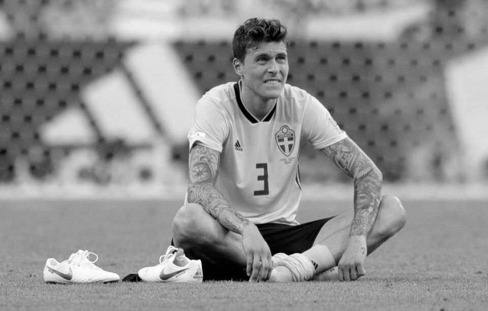 Victor Lindelöf black and white როცა გავარდნა ბედნიერებაა