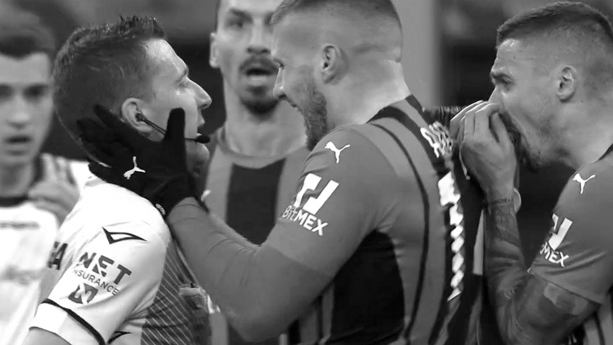 serra-ibrahimovic-milan-spezia ზლატანმა მსაჯი დაამშვიდა