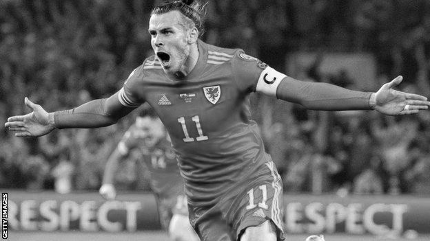 გარეთ ბეილი, შიგნით სტვენა