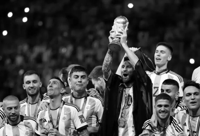 Messi bisht ომანელ ვექილს ბიშტი უნდა