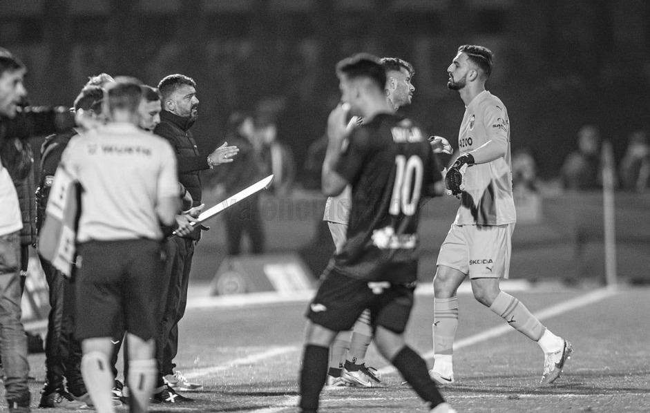 გატუზოს ეშინოდა და კარში მამარდაშვილი დააყენა