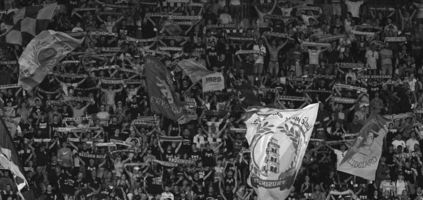 Frisinone supporters ფროზინონეს ორი გულშემატკივარი ნეაპოლელის ცემისთვის დასაჯეს