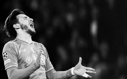 Khvicha Kvaratskhelia ყველა ამჩნევს, რომ მშვიდად არ არის