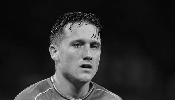 Piotr Zielinski ჟელინსკი შავდება და ლურჯდება