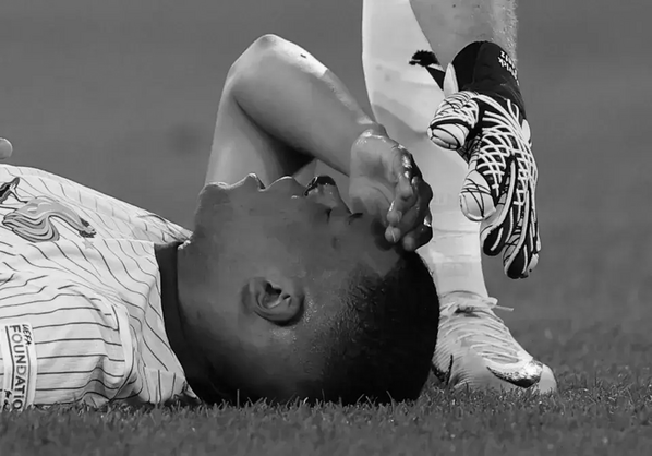 Mbappe მბაპესთვის ნიღაბს კერავენ