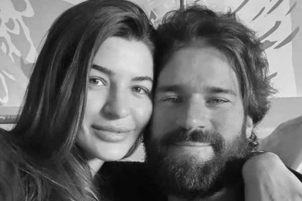 0_LEC_RPAT_AlissonBecker_03082025 ალისონი ცოლთან გაფრენილა