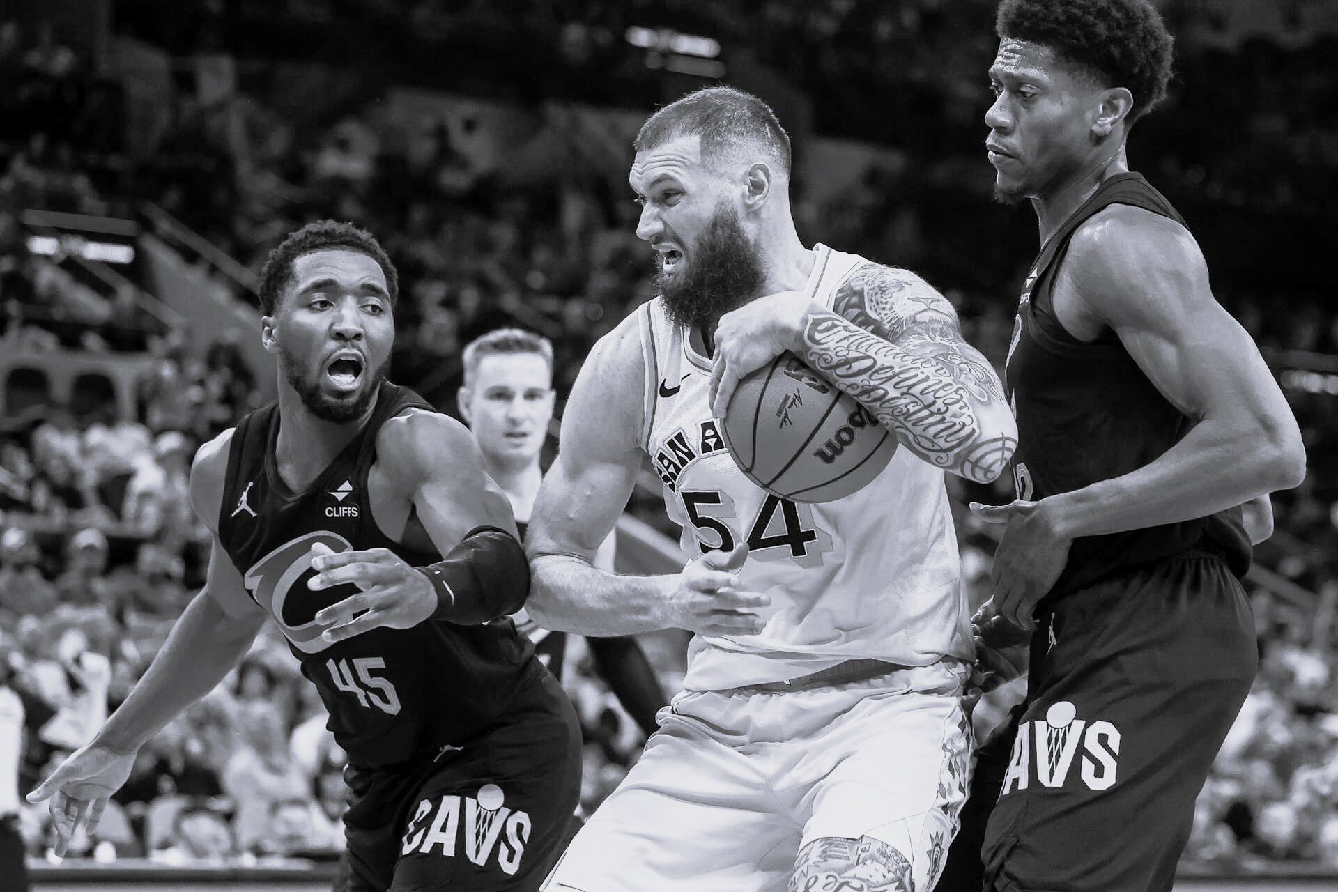 ratio3x2_1920 მწირი მამუ და ტორონტო