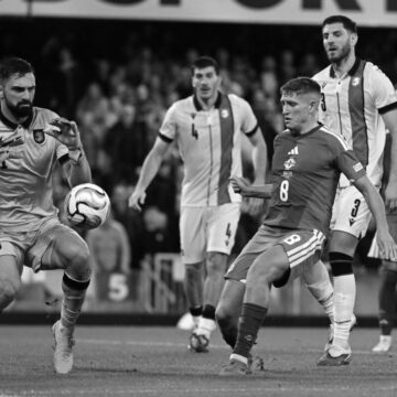 მამარდა მათ მოსაწონს ვერაფერს აკეთებს მამარდა მათ მოსაწონს ვერაფერს აკეთებს