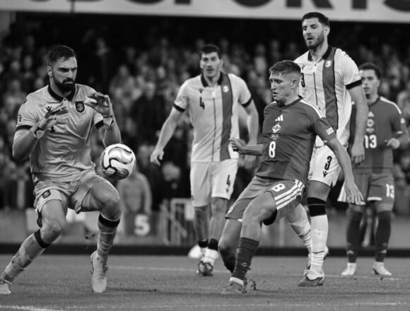 მამარდა მათ მოსაწონს ვერაფერს აკეთებს მამარდა მათ მოსაწონს ვერაფერს აკეთებს